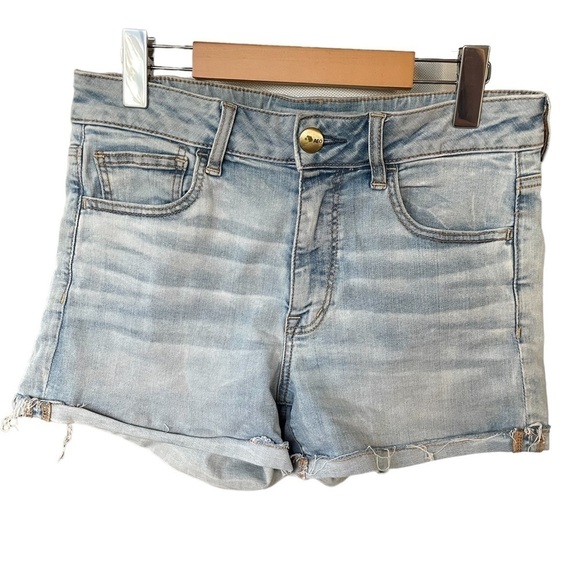American Eagle Hi Rise Shortie Light Wash 10 - Picture 1 of 7